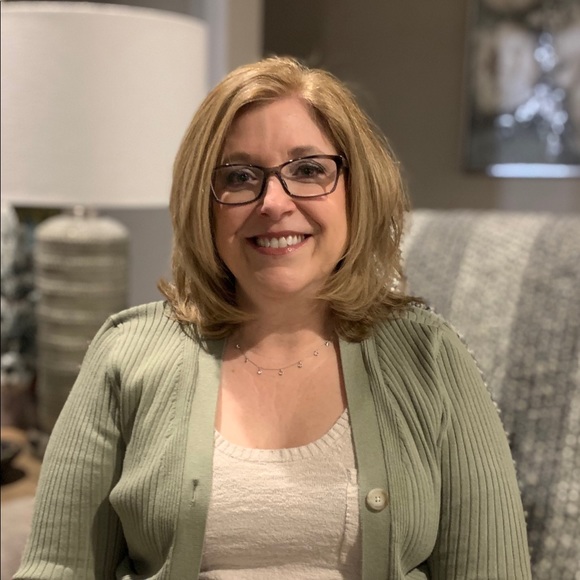 Meet your Posher, Renae - Picture 1 of 1